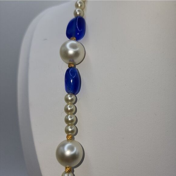 Vendome Gold Tone Faux Pearl and Blue Acrylic Beads 26 Inch Necklace Vtg - Picture 4 of 5